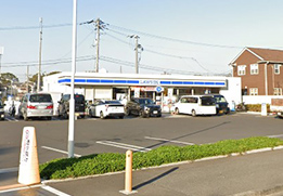 ローソン和泉山荘町店